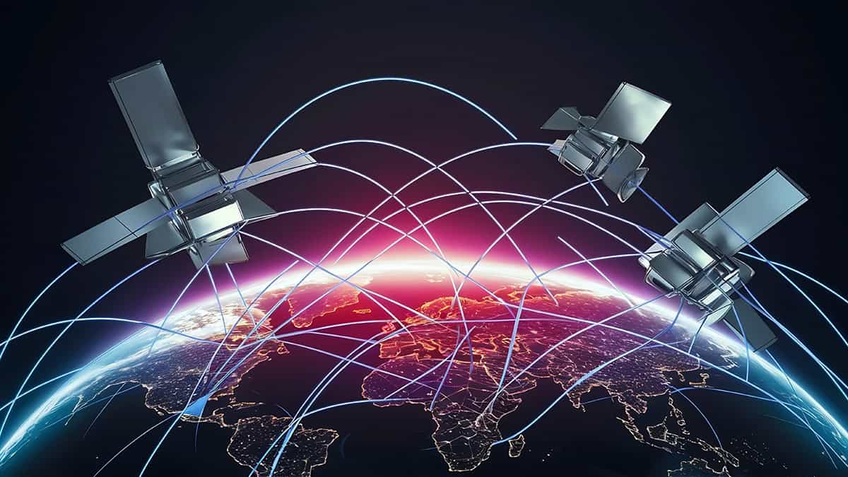 imagen que representa 3 satélites orbitando la tierra con lineas que los unen entre sí y hacia los países